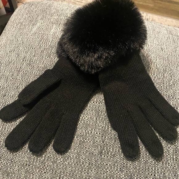 Michael Kors Black Fur-Trimmed Gloves - Picture 2 of 2